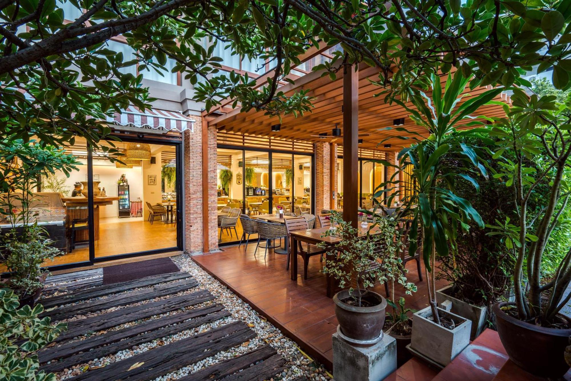 Ayrest Hua Hin Hotel Exterior foto