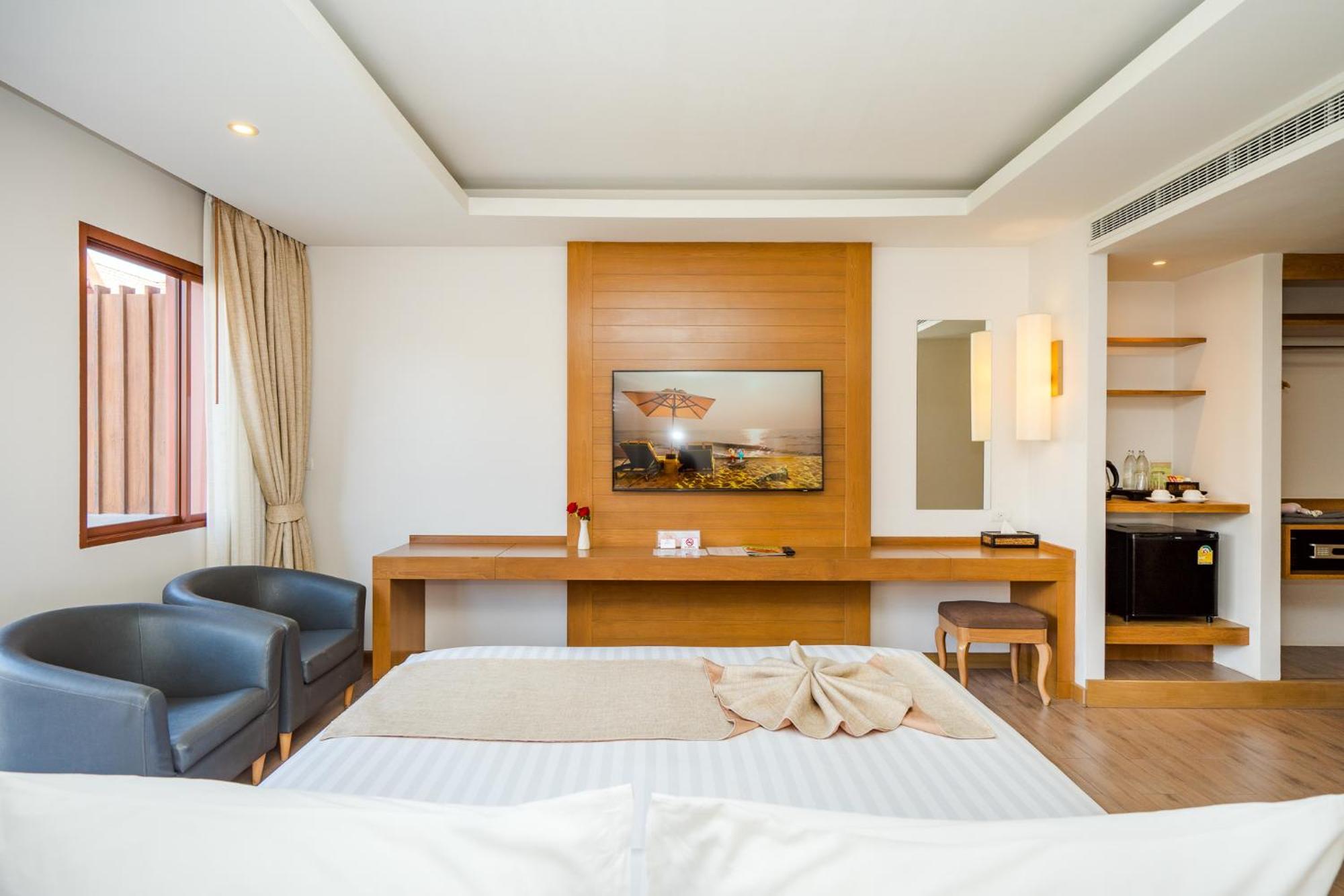 Ayrest Hua Hin Hotel Exterior foto